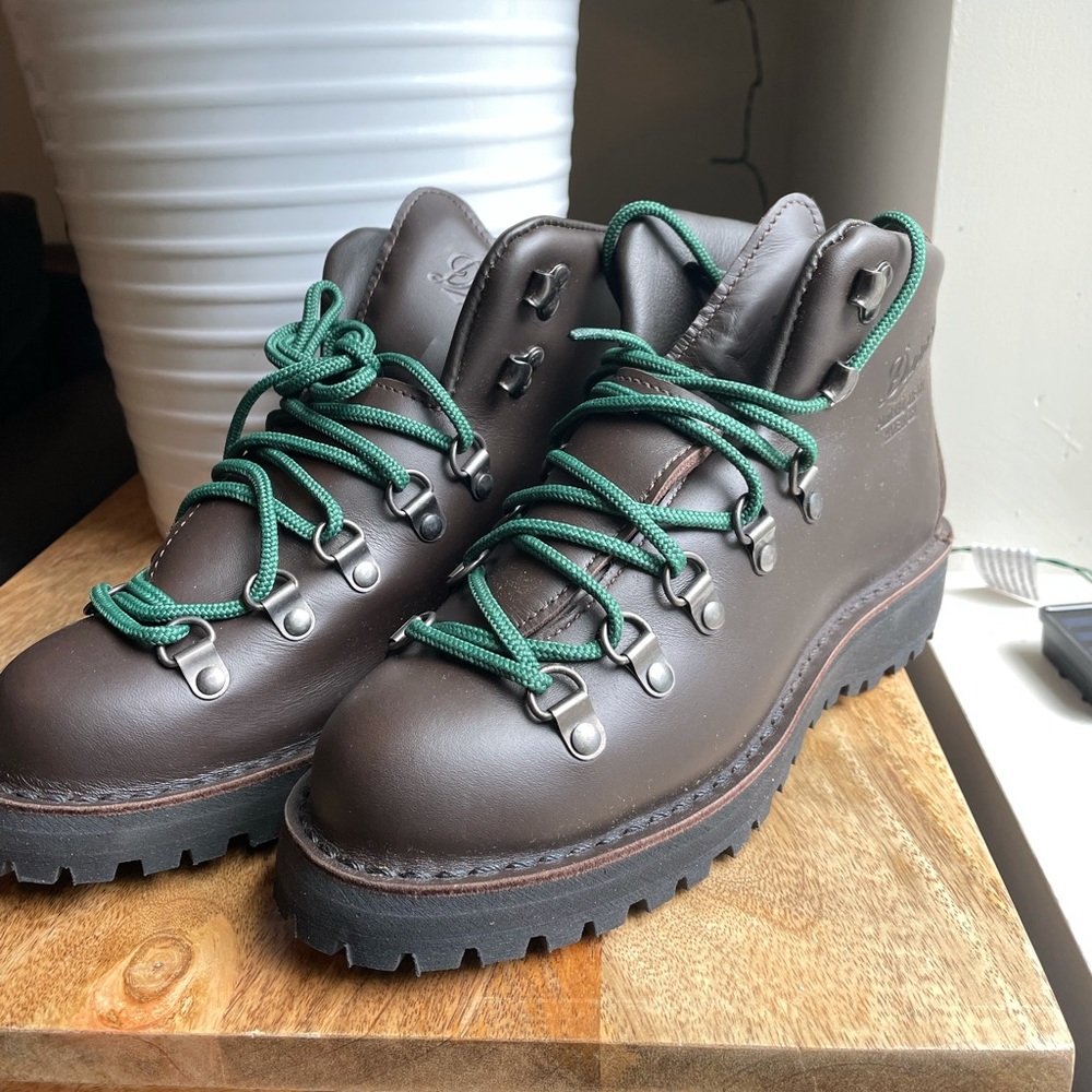 *SOLD* NWT danner mountain light 2 hiking boots